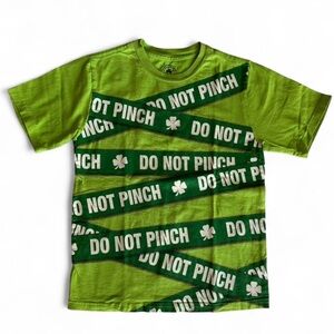 DO NOT PINCH 🍀 St. Patrick’s Day Kids Green Tee L (10-12)